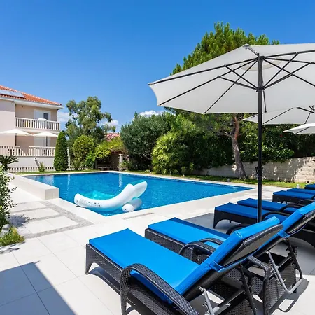 Geraeumige Mit Privatem Sonnenbalkon Lejlighed