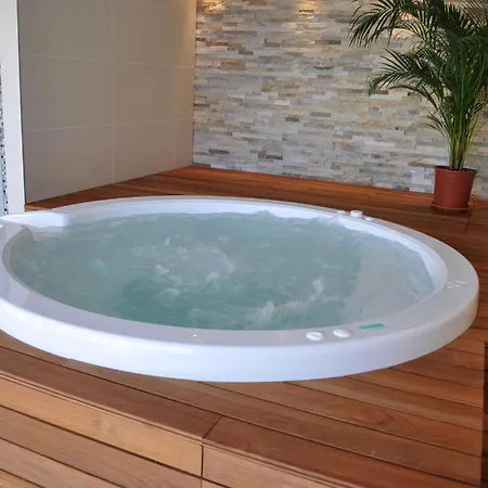 Geraeumige Mit Privatem Sonnenbalkon * Splitska