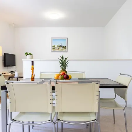 Geraeumige Mit Privatem Sonnenbalkon *