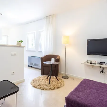 Geraeumige Mit Privatem Sonnenbalkon Splitska