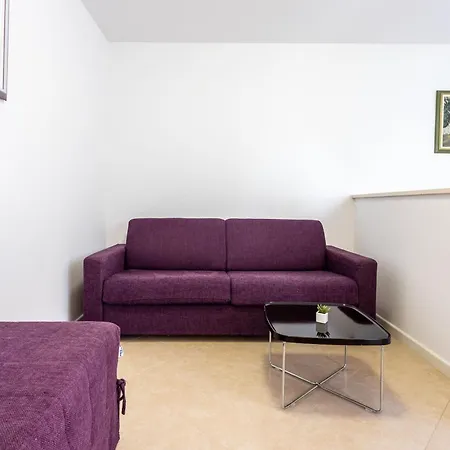 Geraeumige Mit Privatem Sonnenbalkon Lejlighed