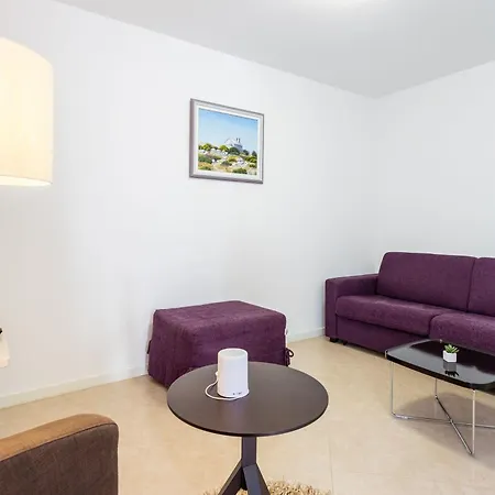Geraeumige Mit Privatem Sonnenbalkon Lejlighed Splitska